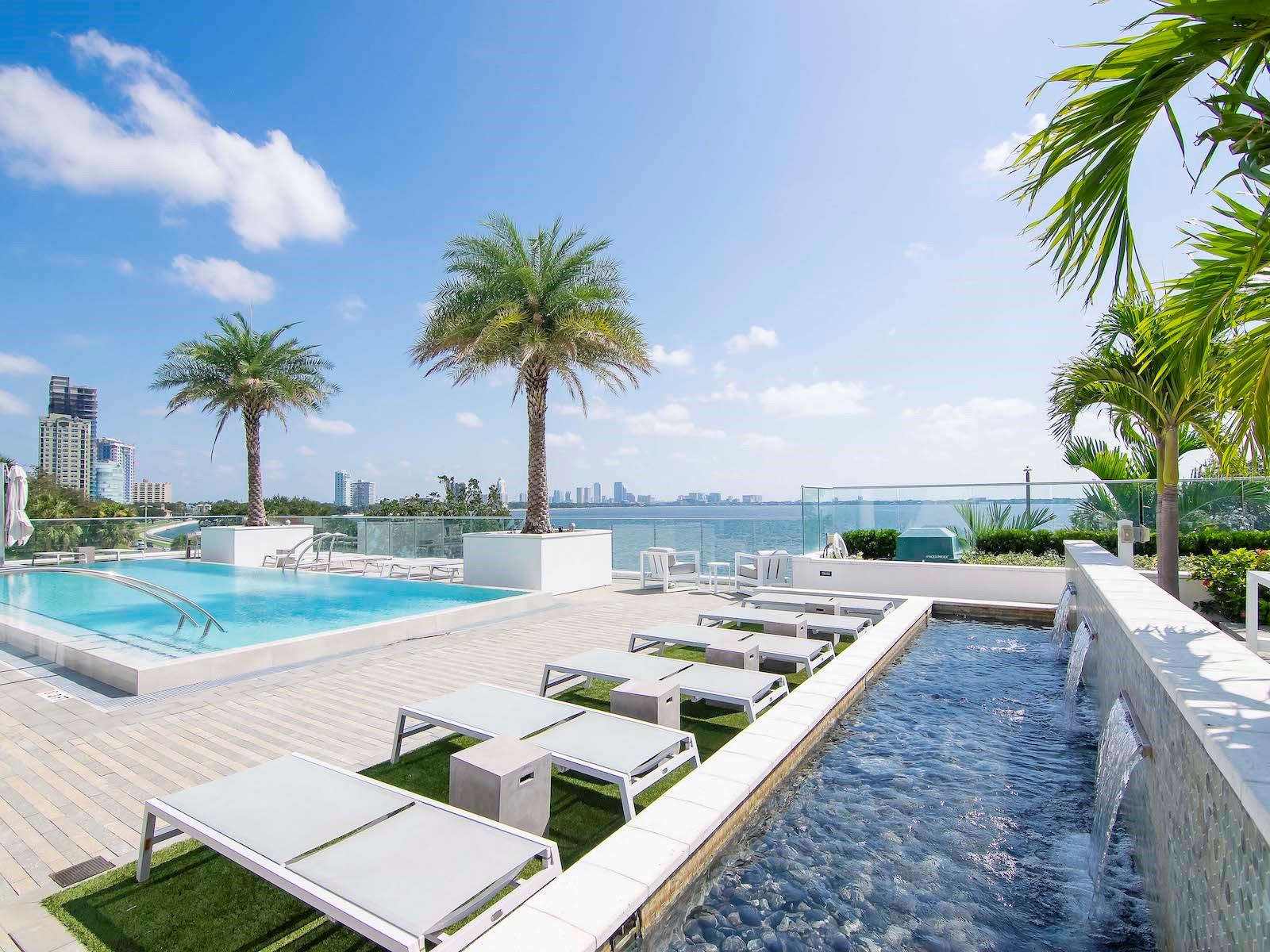 VIRAGE BAYSHORE - Residential