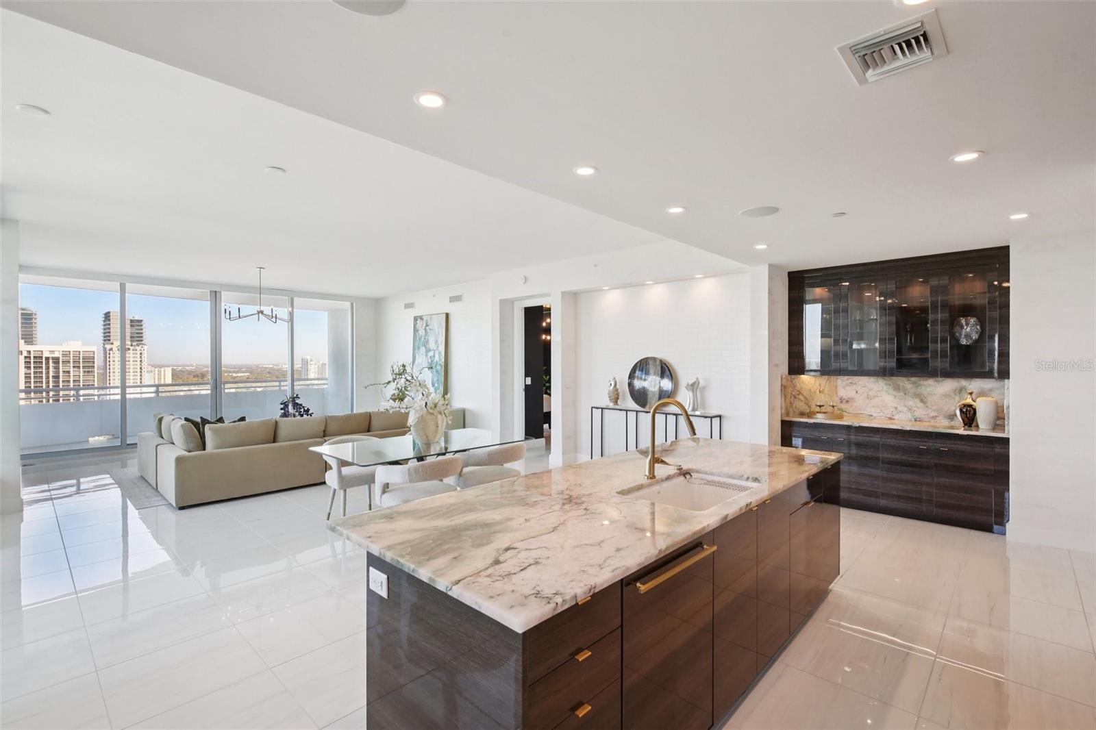 VIRAGE BAYSHORE - Residential