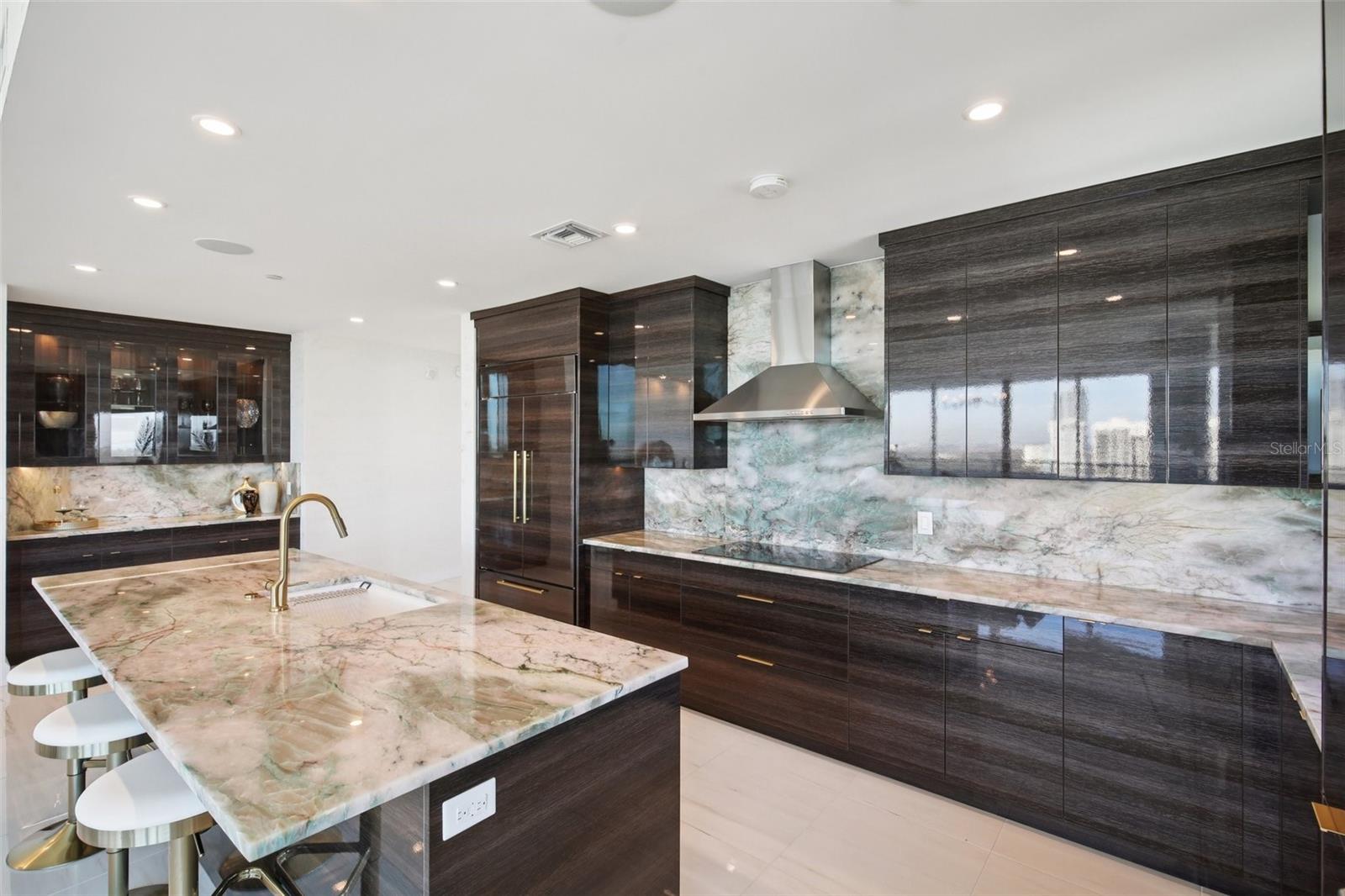 VIRAGE BAYSHORE - Residential