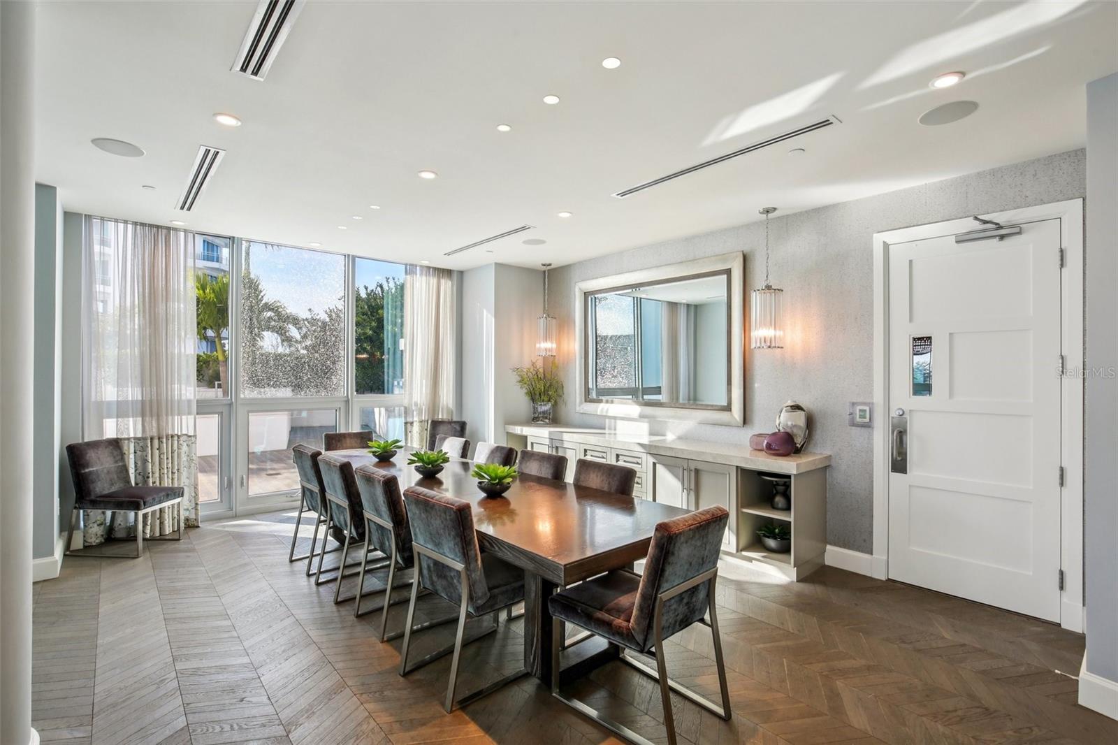 VIRAGE BAYSHORE - Residential