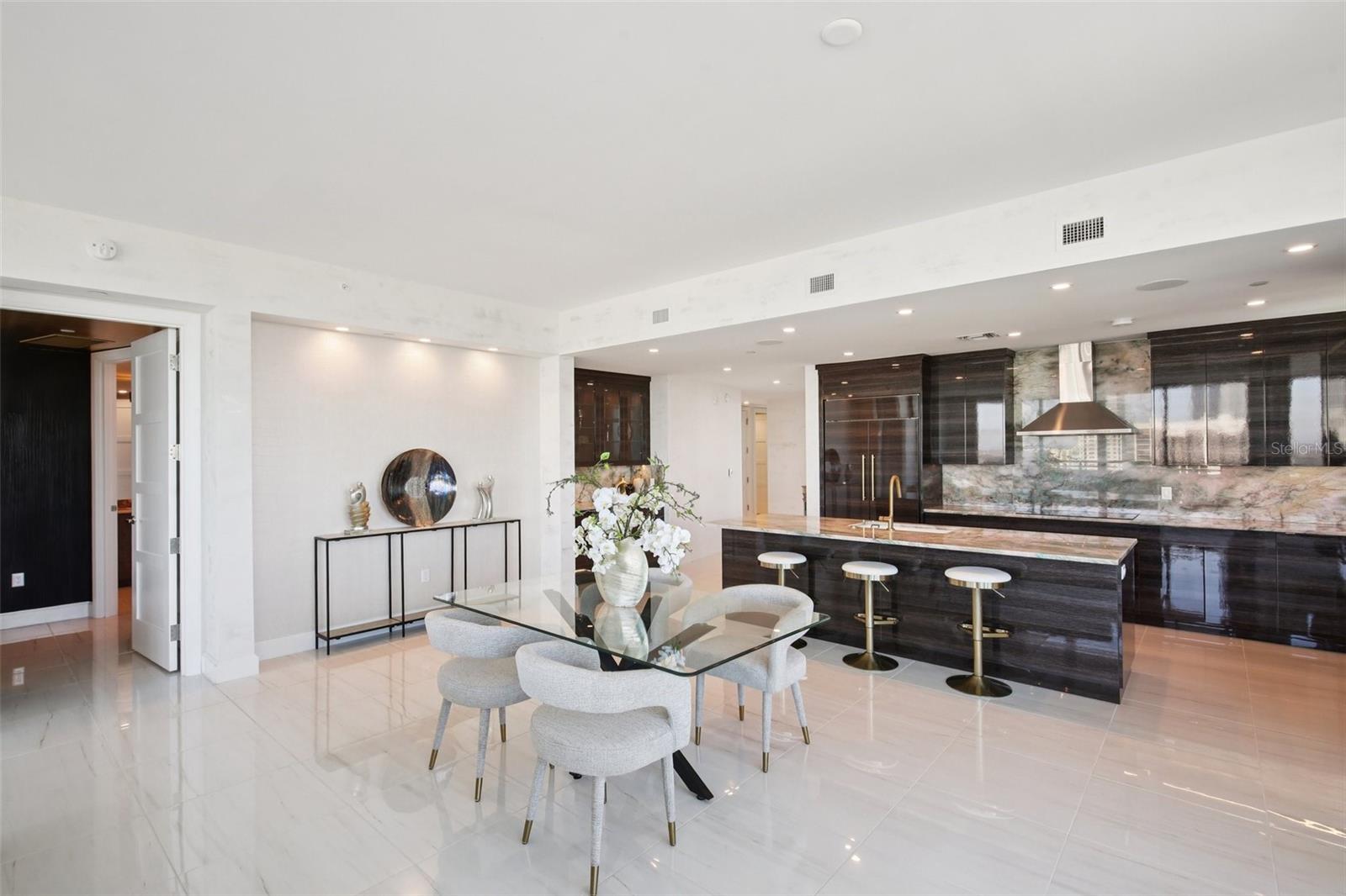 VIRAGE BAYSHORE - Residential