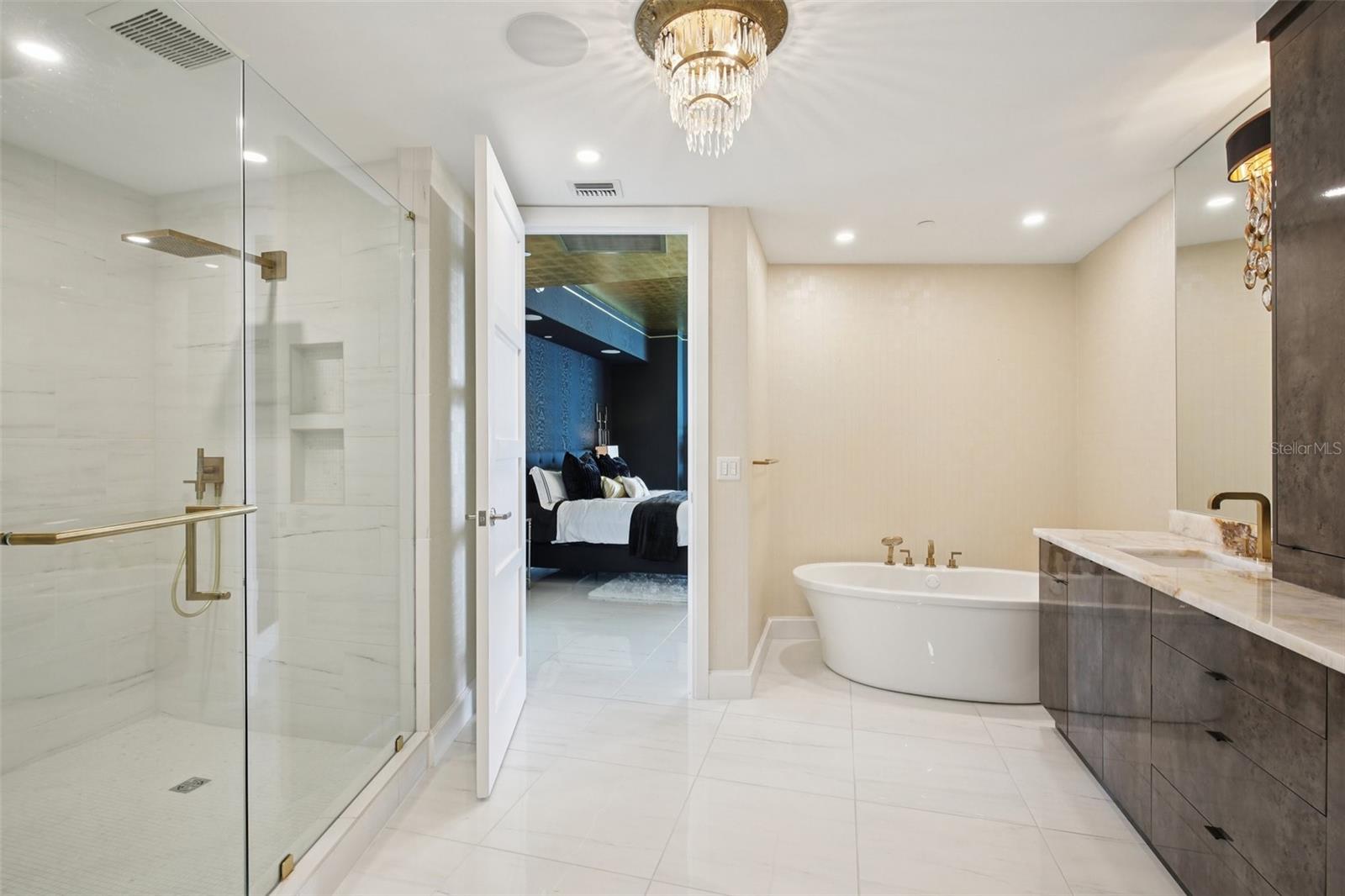 VIRAGE BAYSHORE - Residential