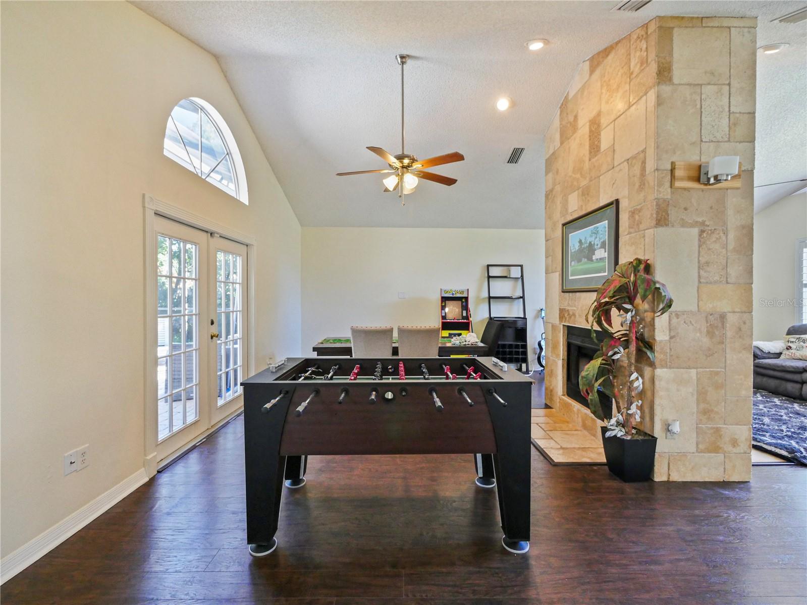 LAKE MARY WOODS - Residential