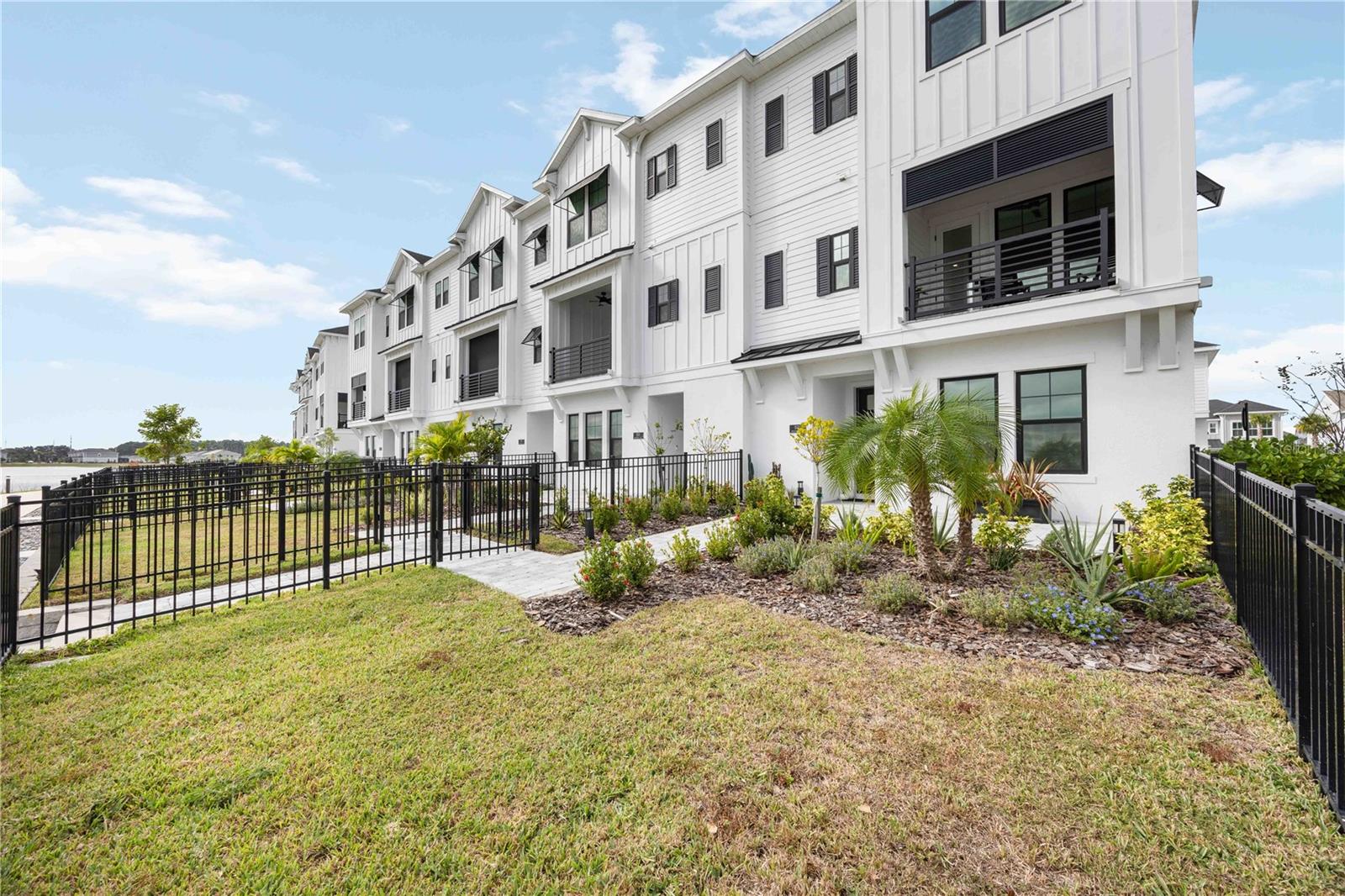 EMERALD LNDG/WATERSIDE - Residential