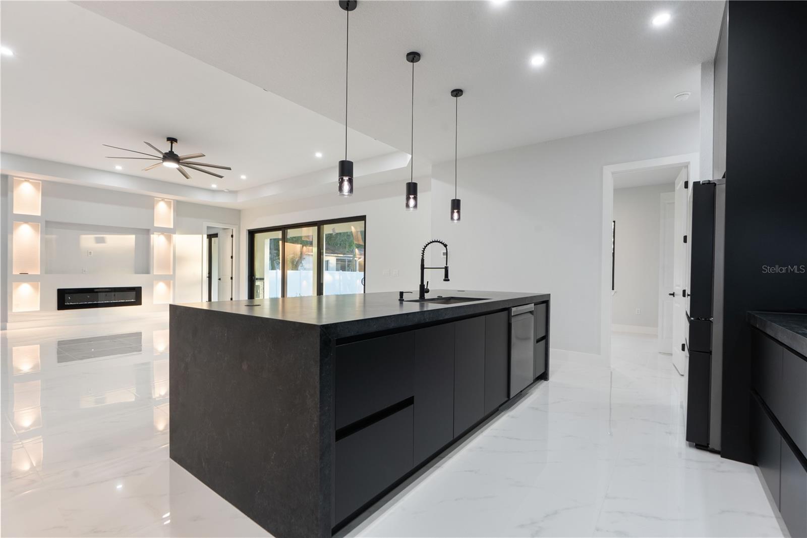 ROYAL HIGHLANDS - Residential