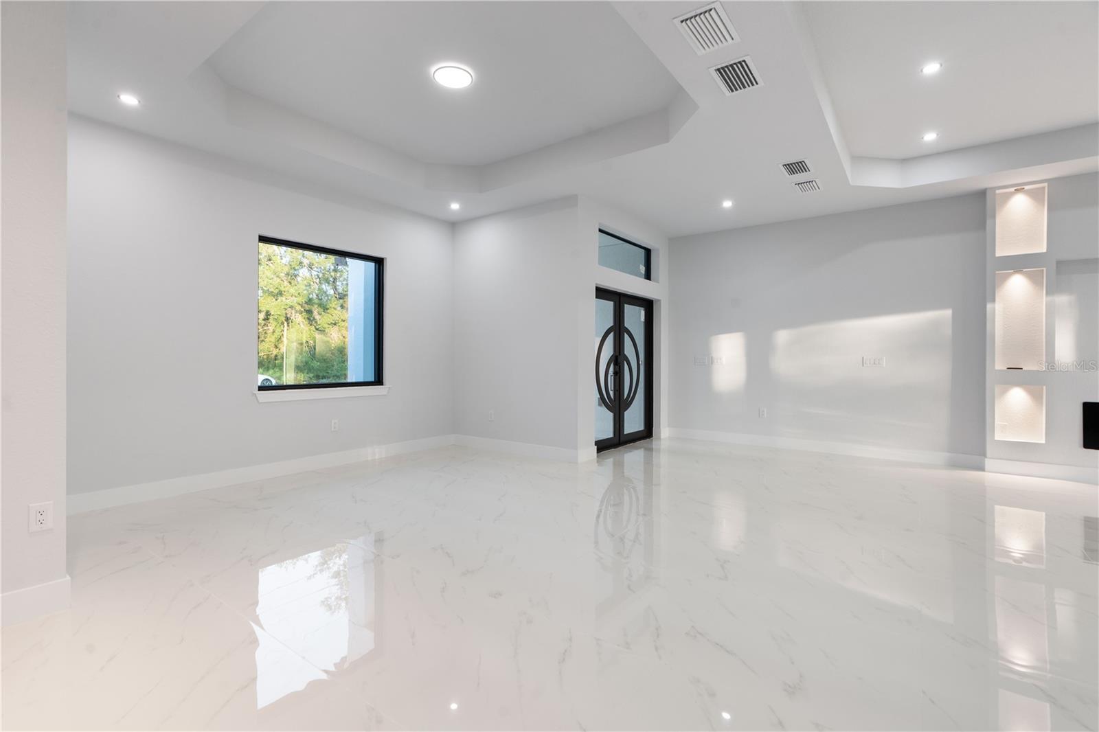ROYAL HIGHLANDS - Residential