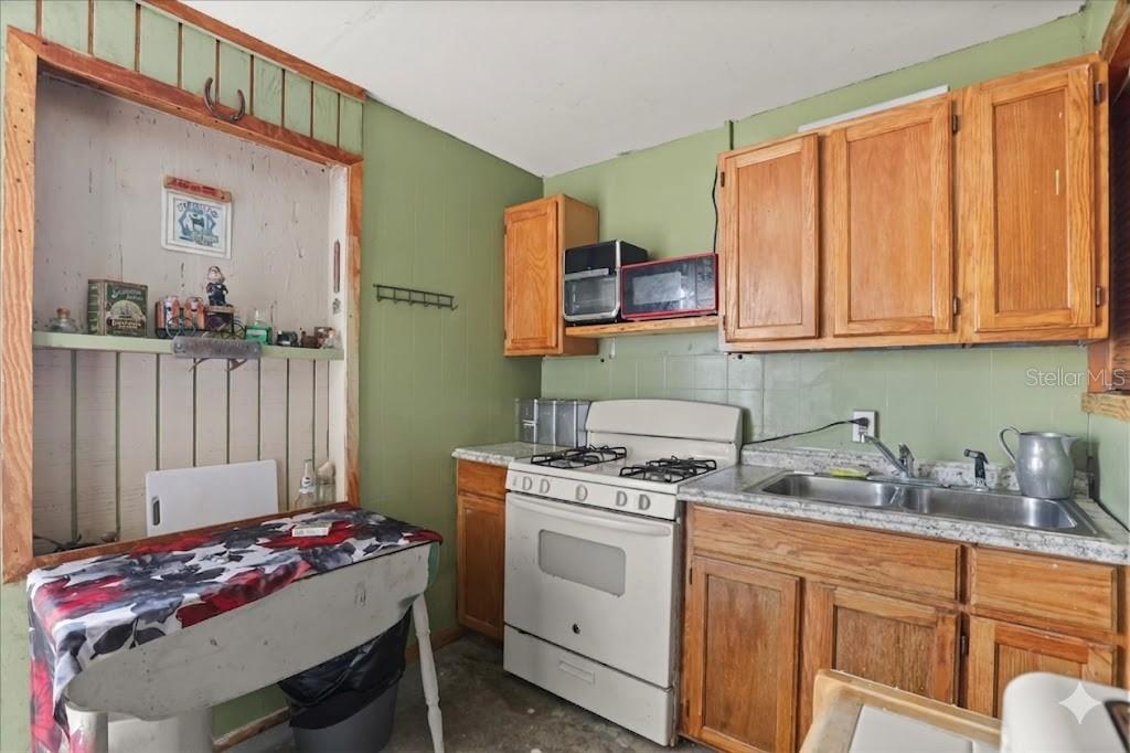 ROGERS SEABREEZE - Commercial Sale