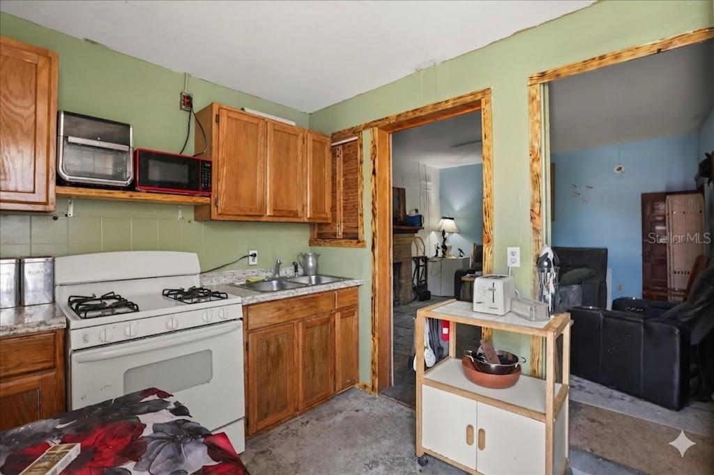 ROGERS SEABREEZE - Commercial Sale