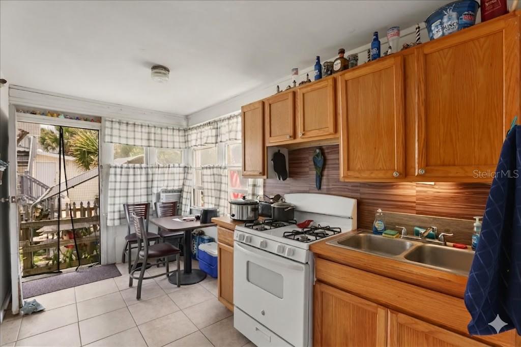 ROGERS SEABREEZE - Commercial Sale