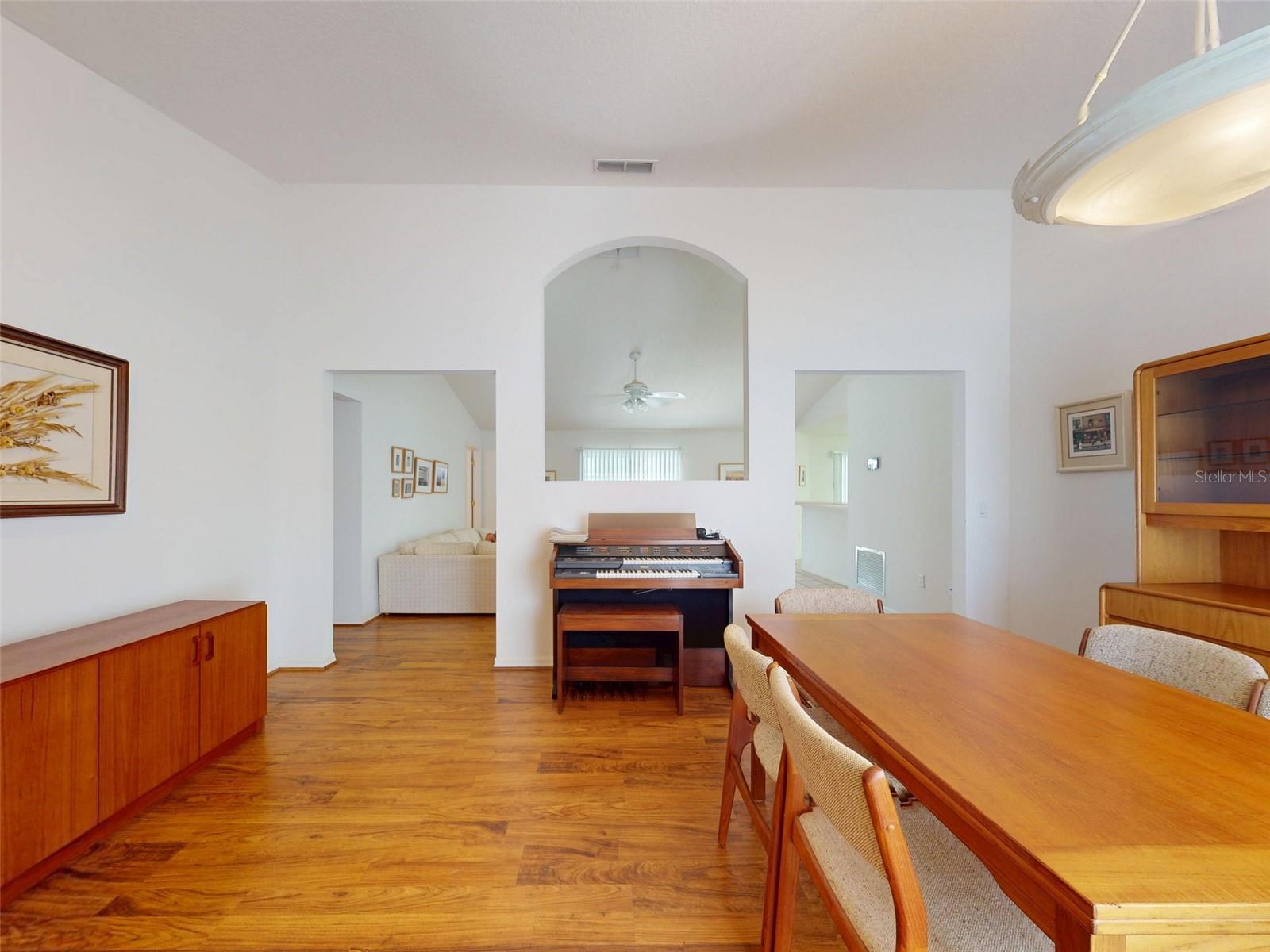 1104 W SEAGATE DRIVE