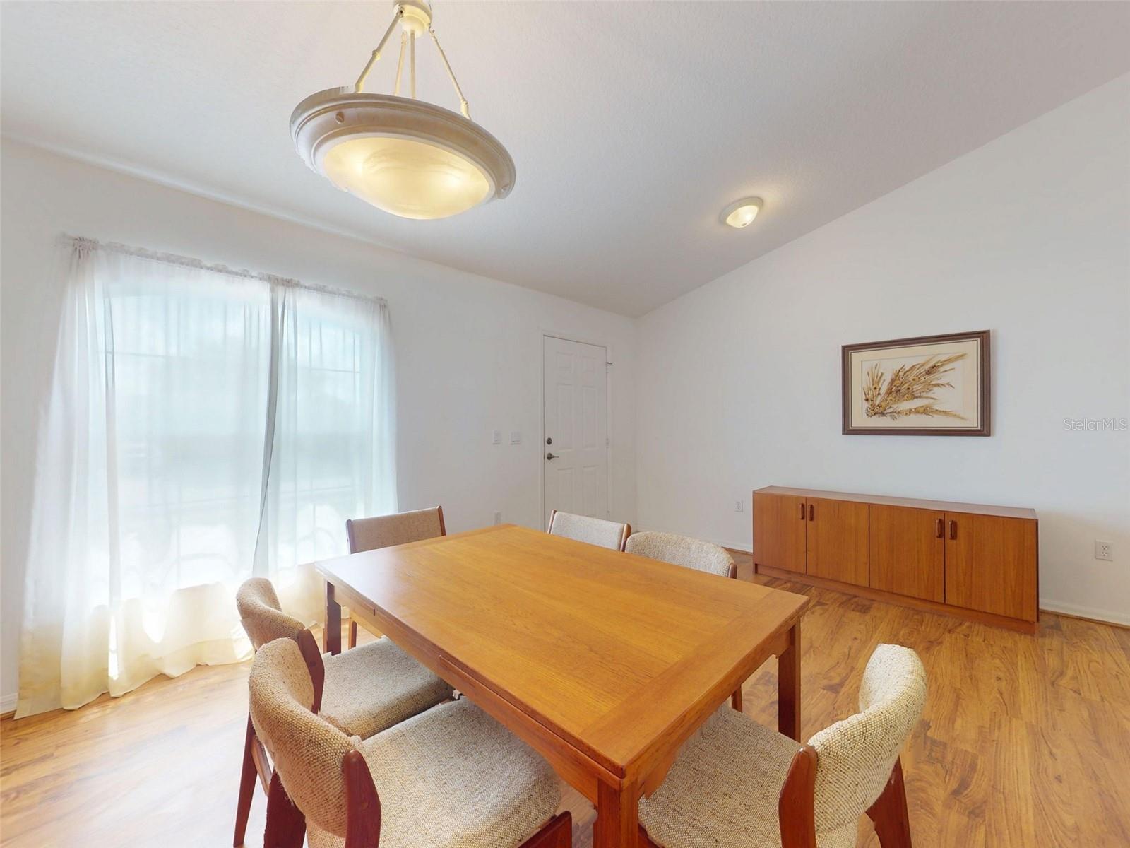 1104 W SEAGATE DRIVE