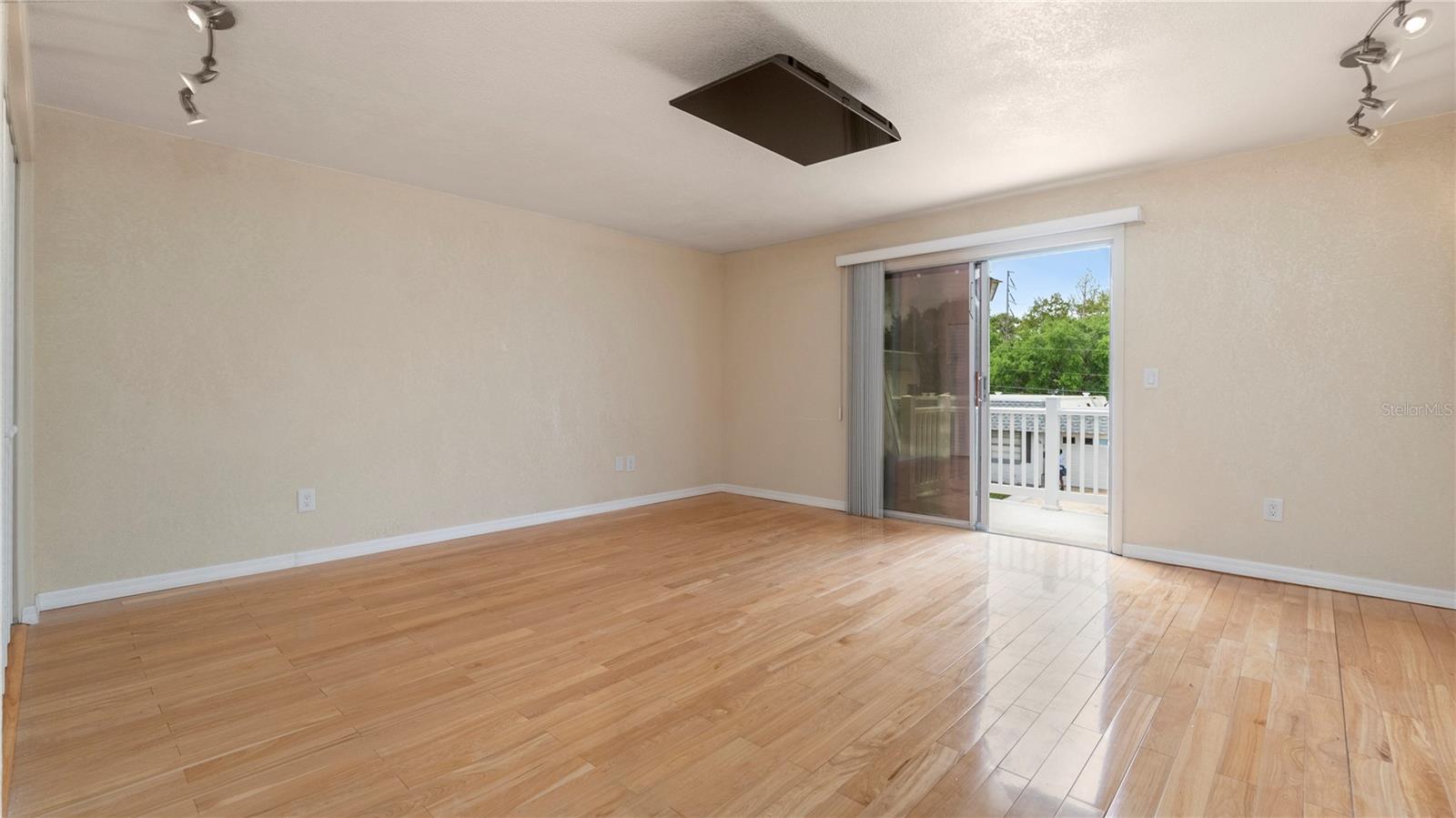 ROTHMOOR ESTATES CONDO - Residential