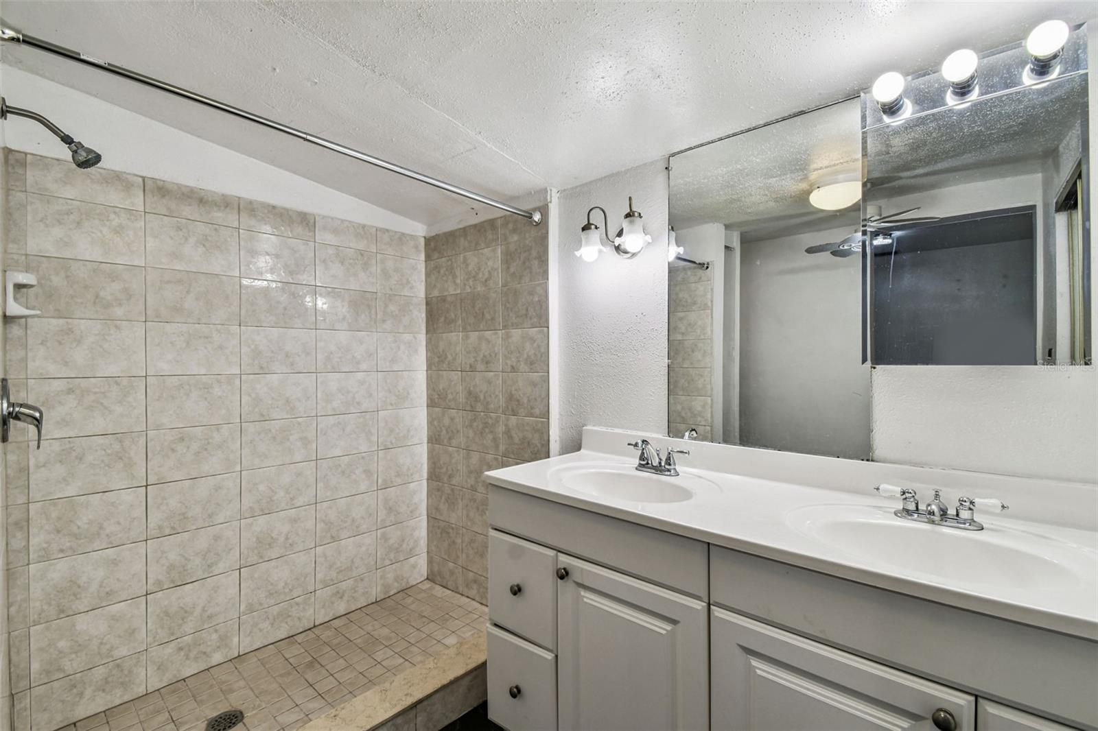 PINE CREST VILLA ADD 5 - Residential