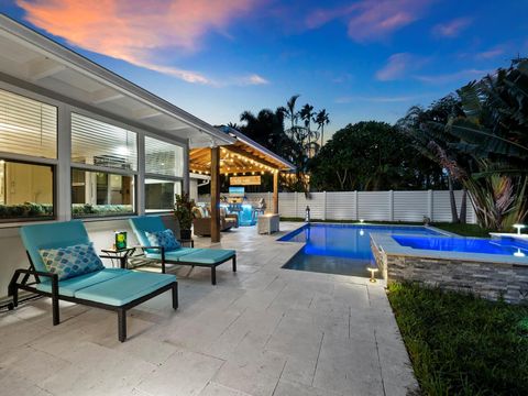 A home in LONGBOAT KEY