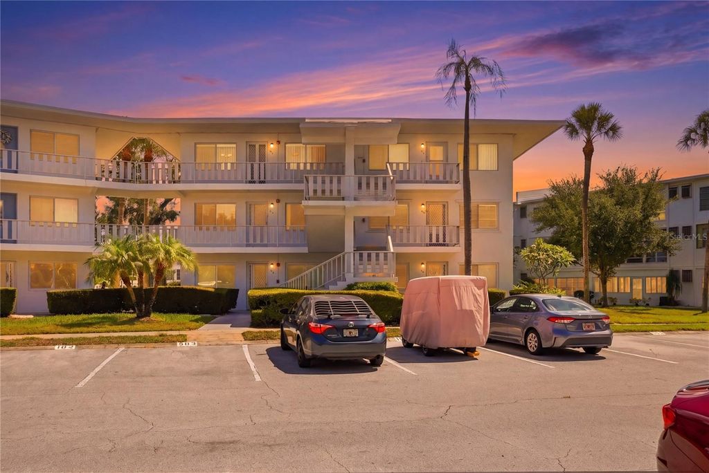 Photo of 11201 80th Avenue N #302, Seminole, FL 33772 (MLS # A4693674)