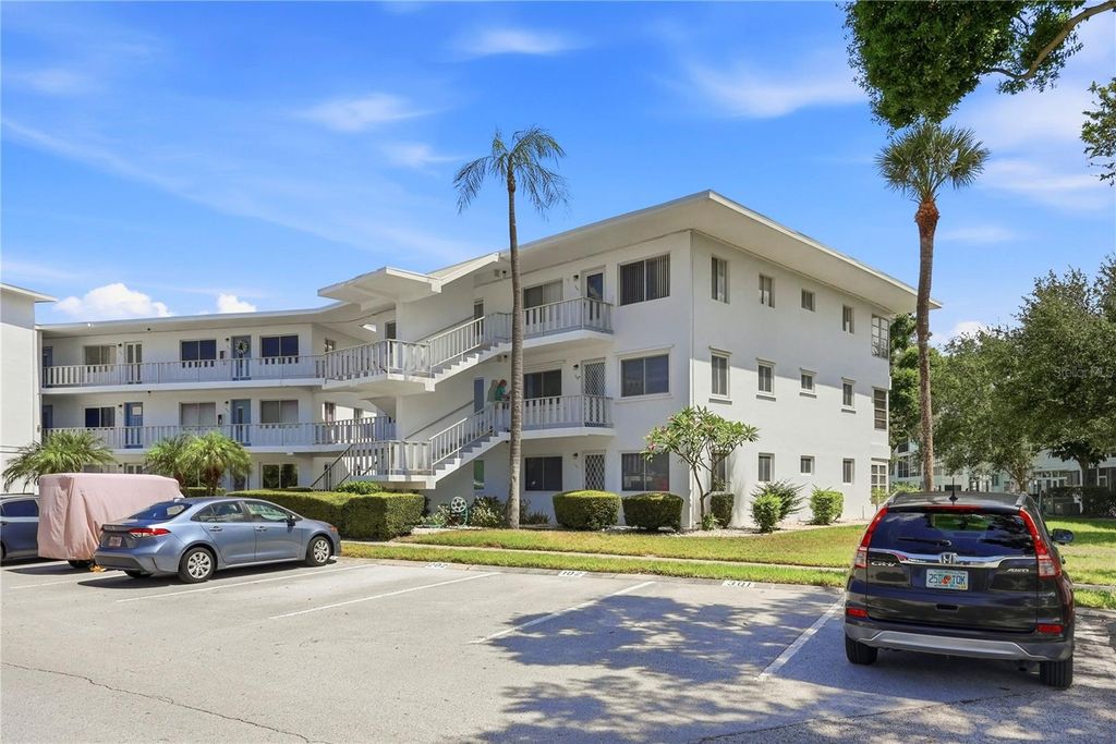 Photo of 11201 80th Avenue N #302, Seminole, FL 33772 (MLS # A4693674)