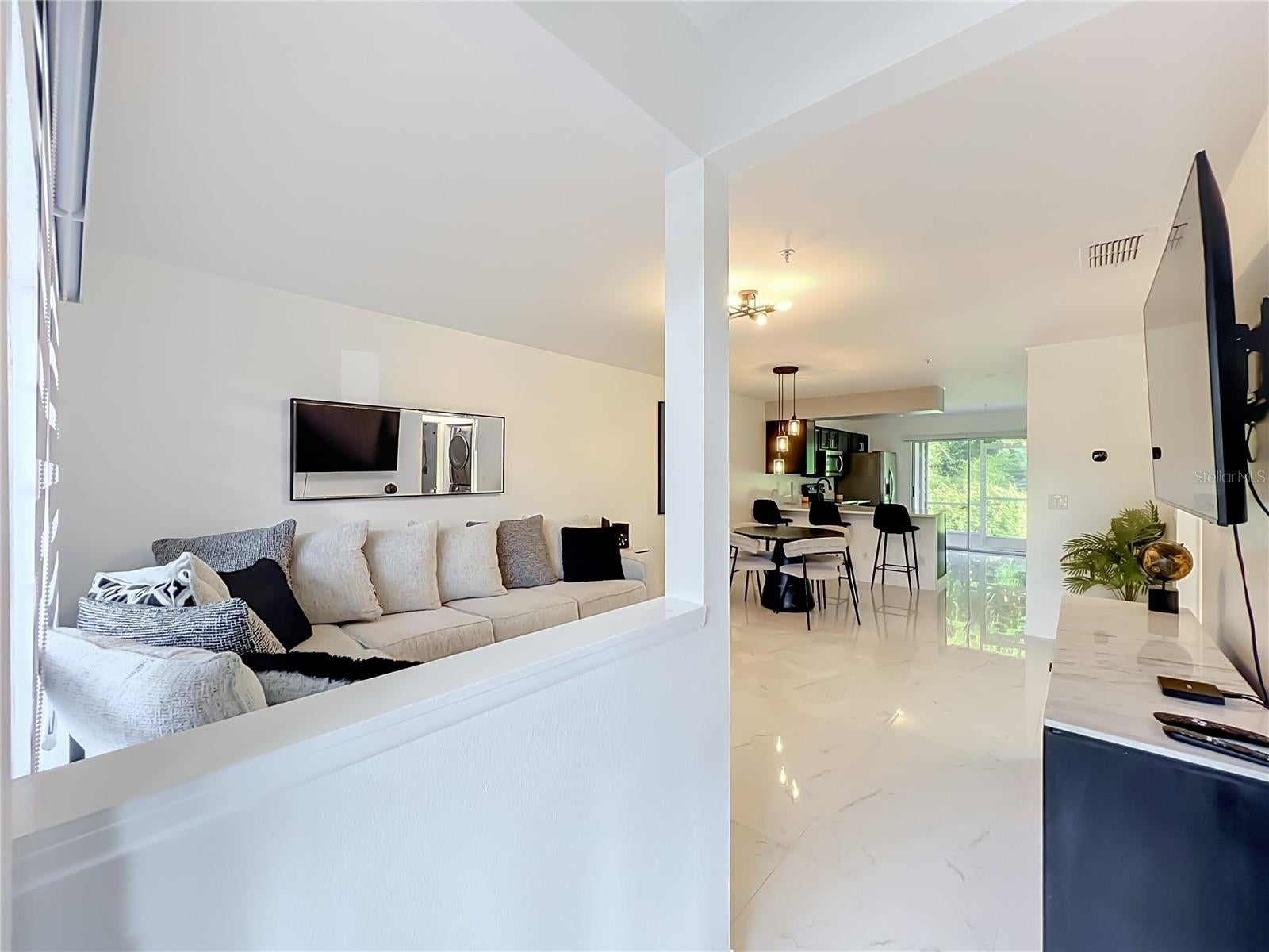 121 RESERVE CIRCLE 105