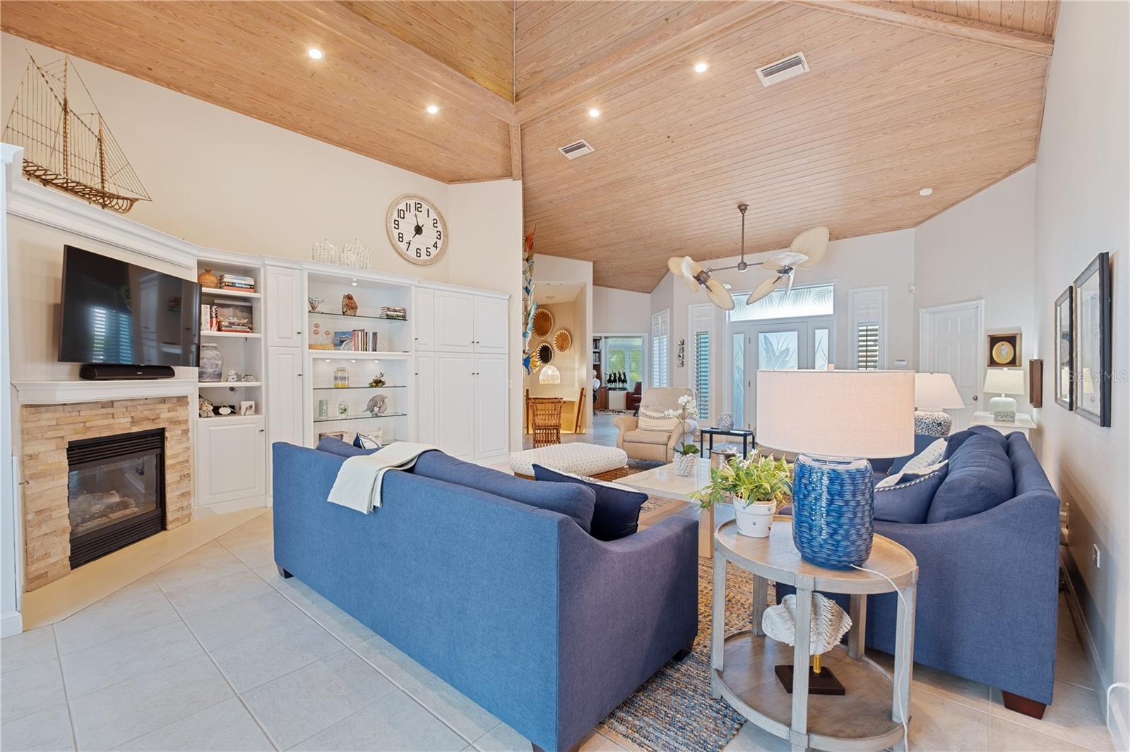 2519-EAGLE POINT CLUB THE - Residential