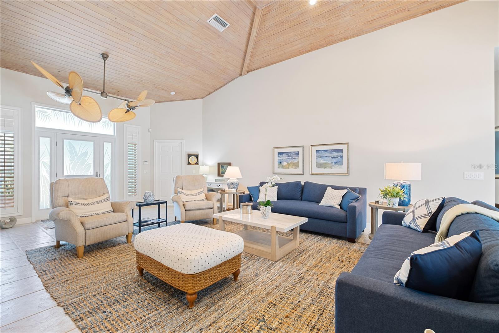 2519-EAGLE POINT CLUB THE - Residential