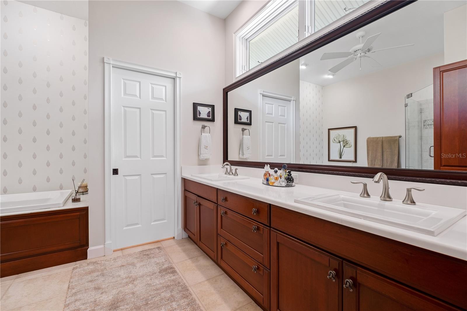 2519-EAGLE POINT CLUB THE - Residential