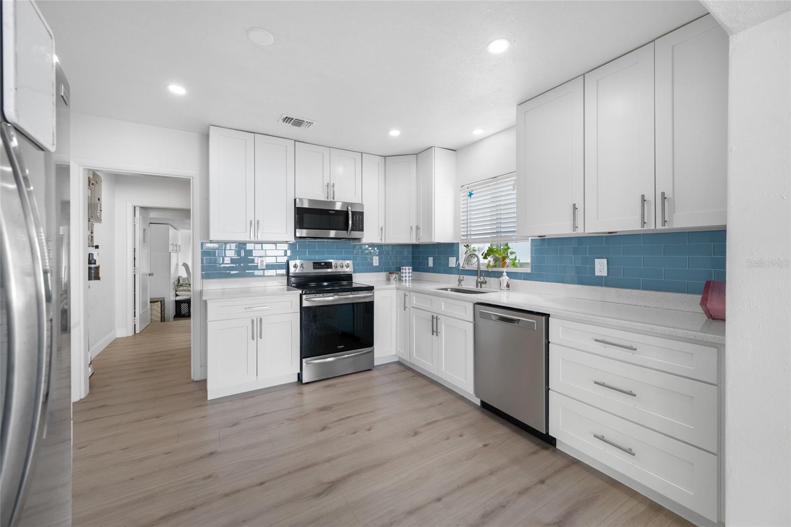 1268 ROBIN HOOD LANE