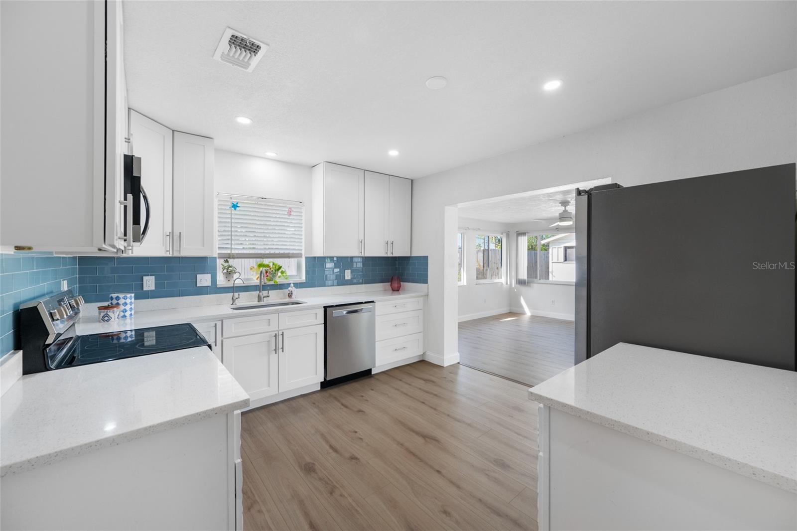 1268 ROBIN HOOD LANE