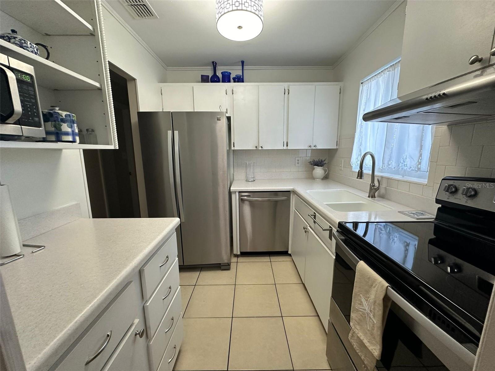 1832 SUNNY DRIVE D32