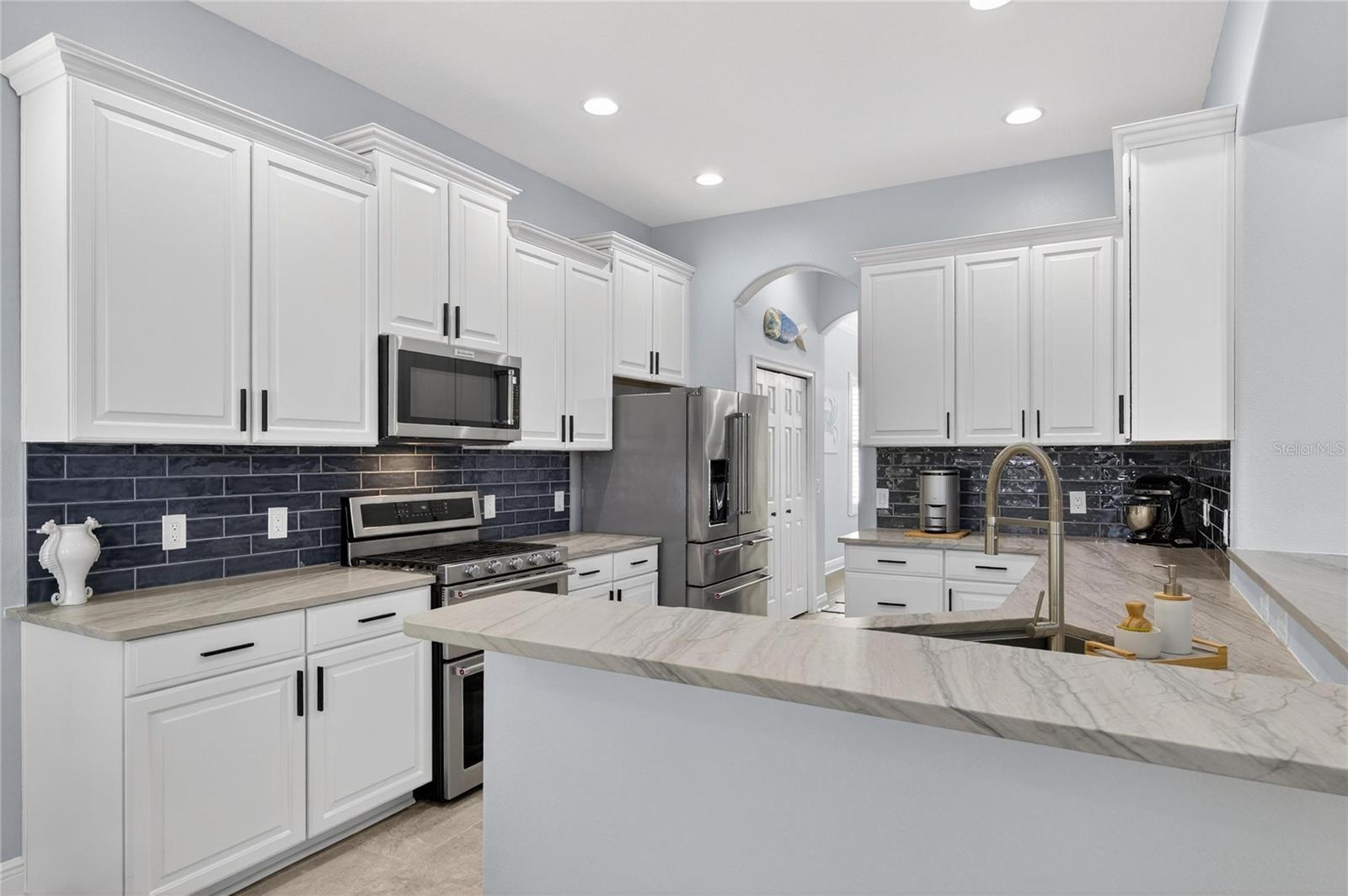 MIRABAY PH 3B-2 - Residential