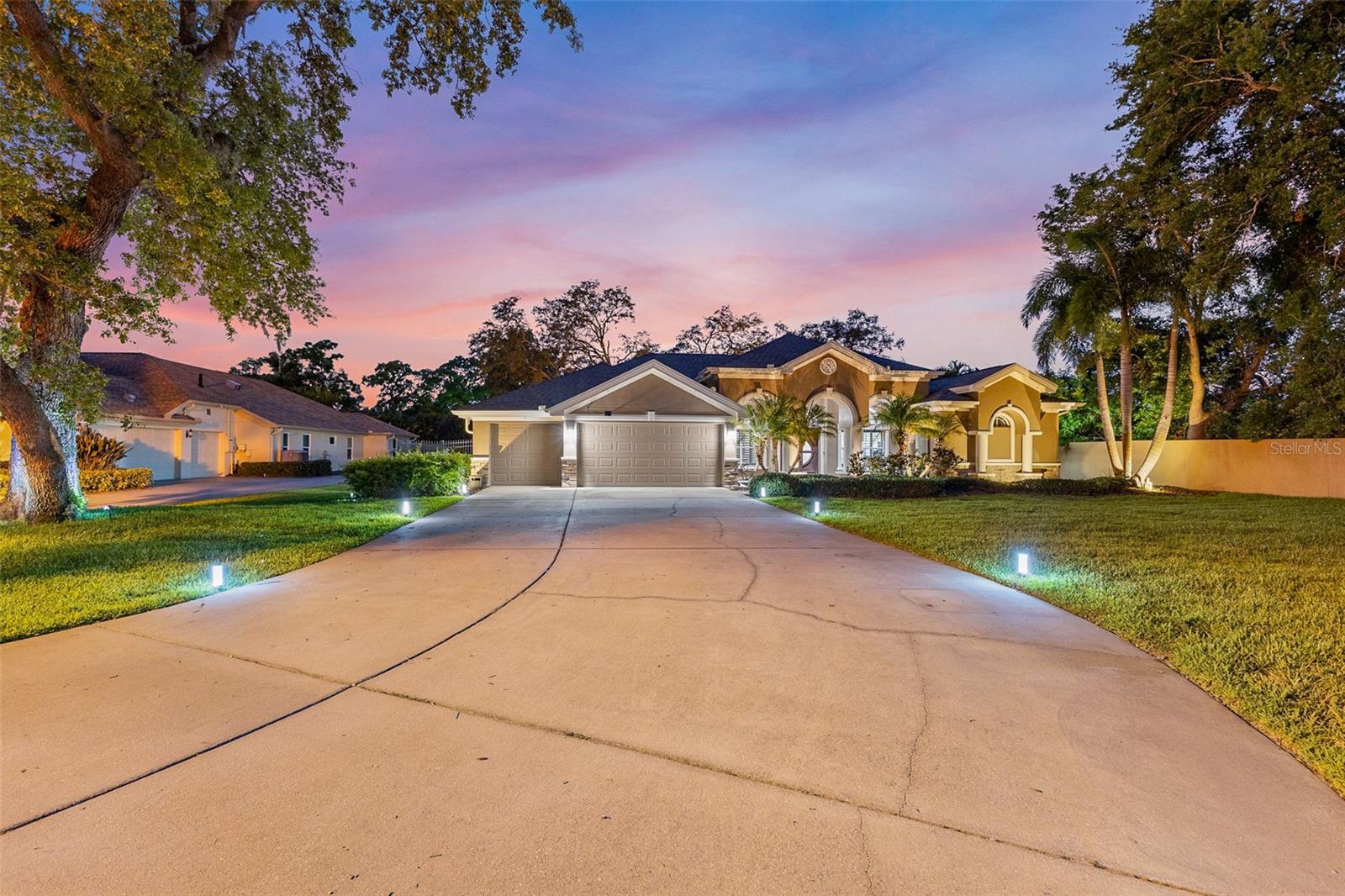 512 CREEKSIDE COURT