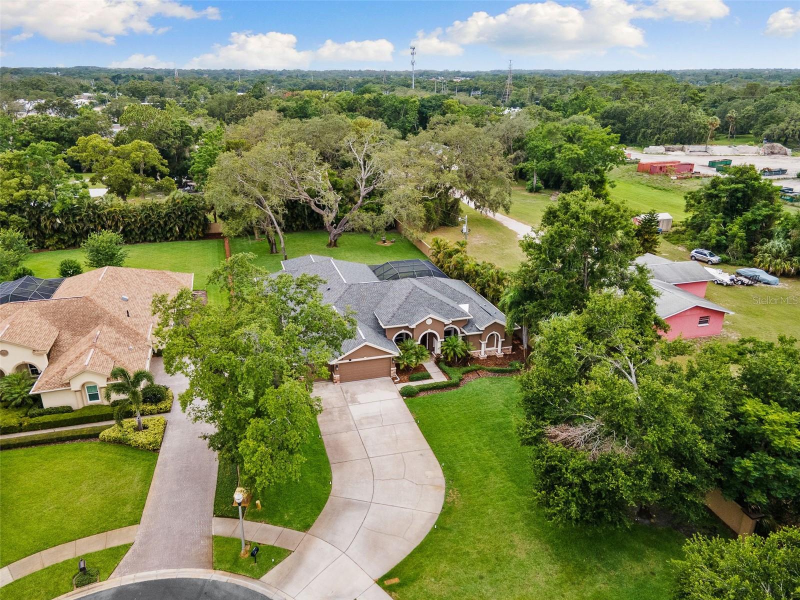 512 CREEKSIDE COURT