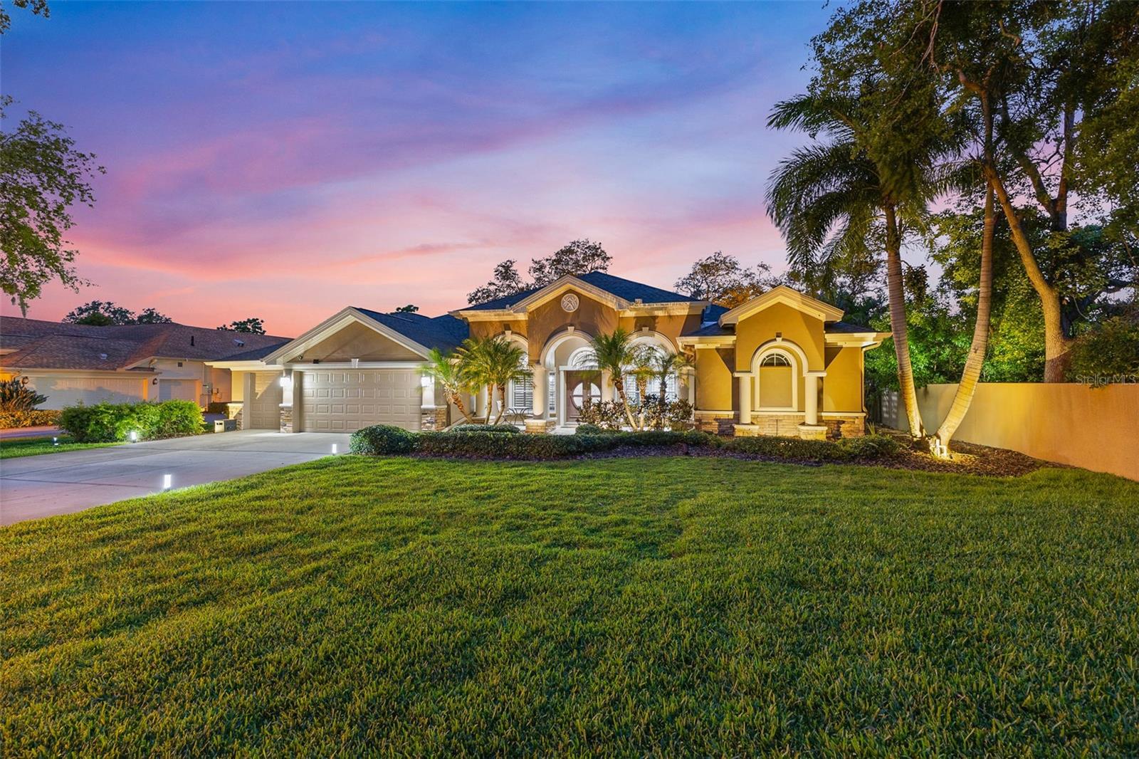 512 CREEKSIDE COURT