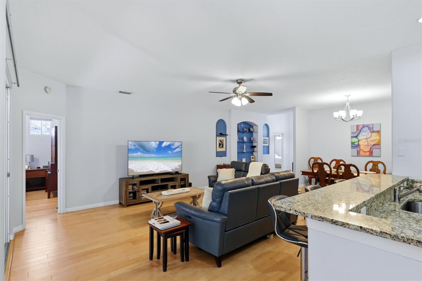 CARLYLE AT VILLAGE OF PALM AIRE UN 1 - Residential