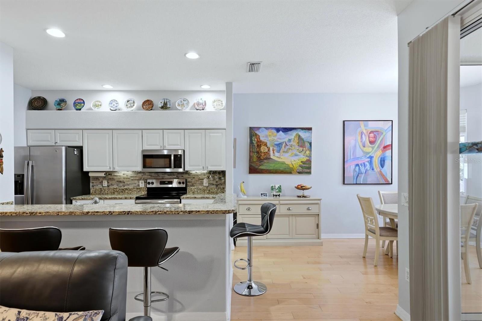 CARLYLE AT VILLAGE OF PALM AIRE UN 1 - Residential