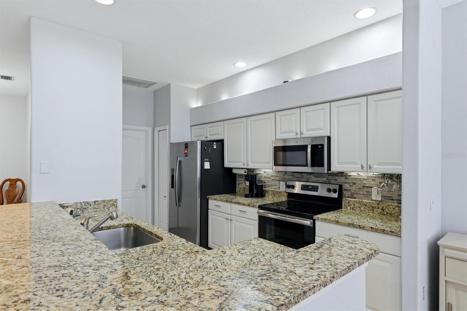 CARLYLE AT VILLAGE OF PALM AIRE UN 1 - Residential