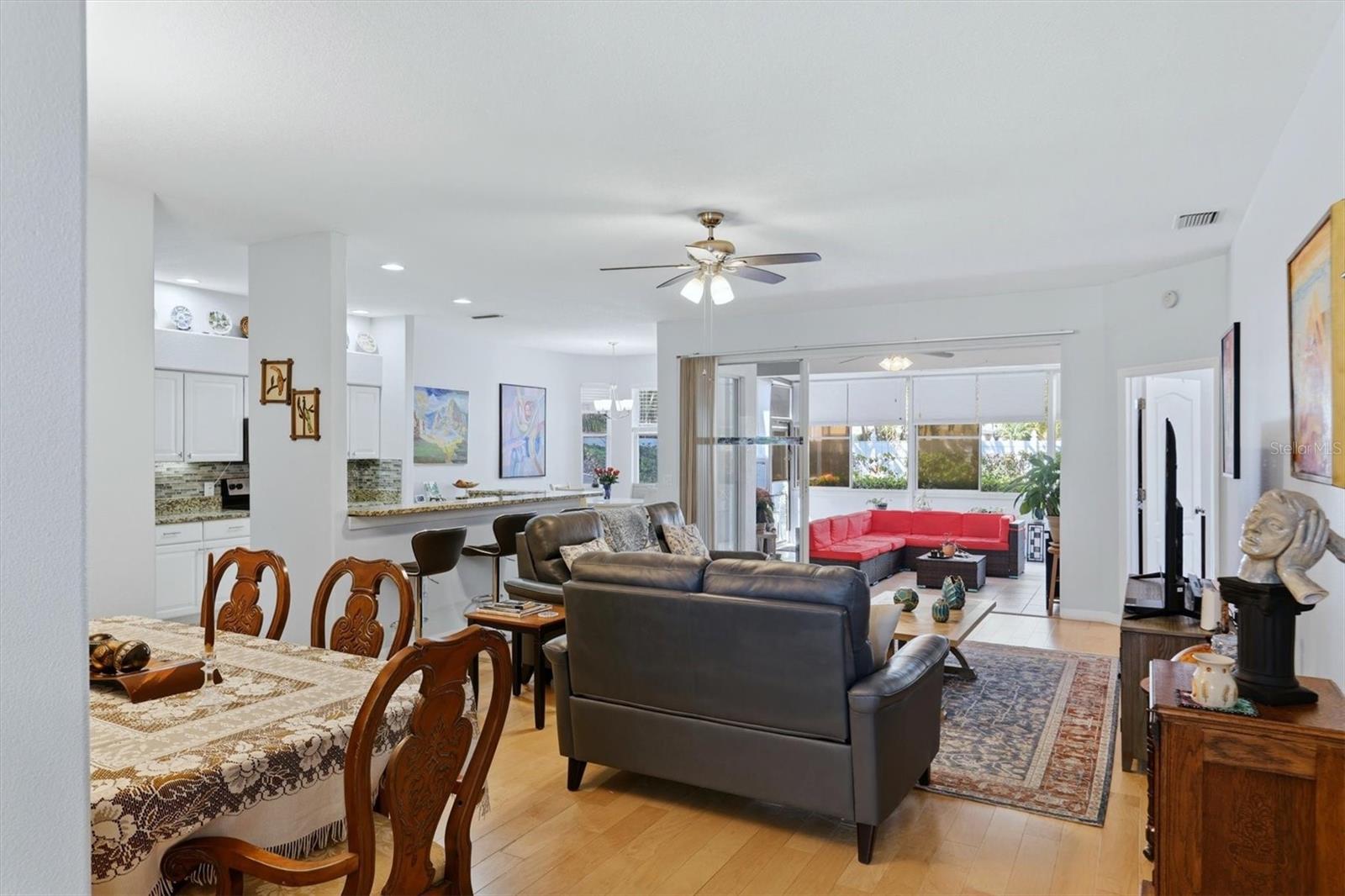 CARLYLE AT VILLAGE OF PALM AIRE UN 1 - Residential