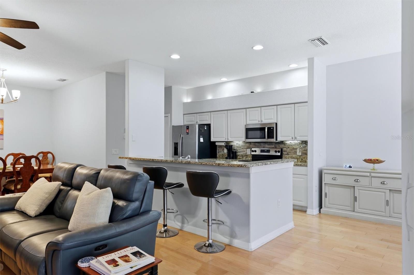 CARLYLE AT VILLAGE OF PALM AIRE UN 1 - Residential