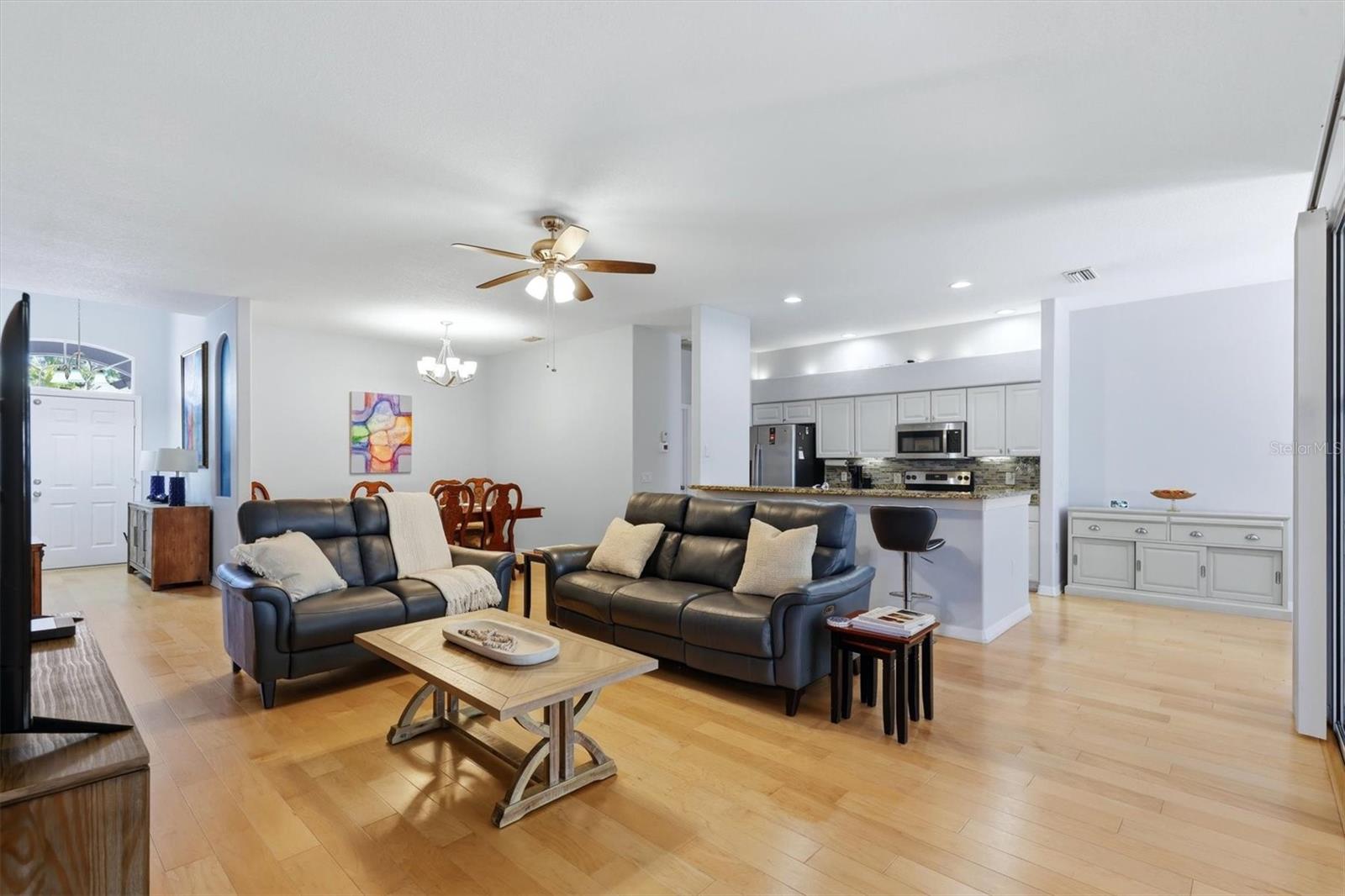 CARLYLE AT VILLAGE OF PALM AIRE UN 1 - Residential