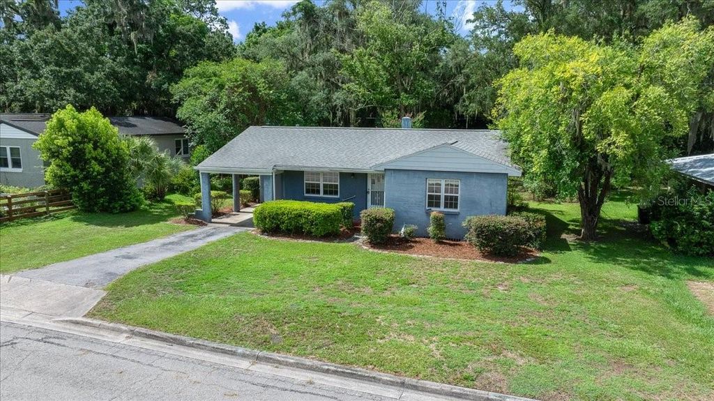 Photo of 1142 NE 8th Street, Ocala, FL 34470 (MLS # OM727134)