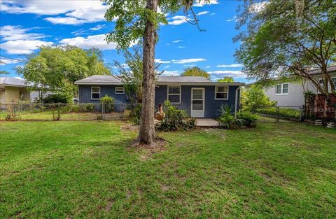 Tiny photo for 1142 NE 8th Street, Ocala, FL 34470 (MLS # OM727134)
