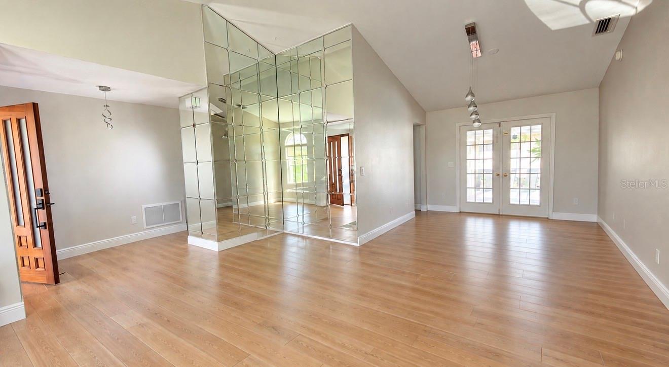 8112 GOLDEN BEAR LOOP