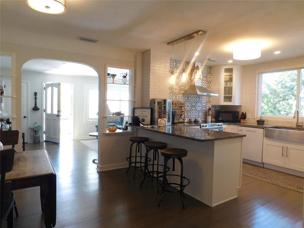 Photo of 4073 9th Avenue N, St Petersburg, FL 33710 (MLS # TB8490129)