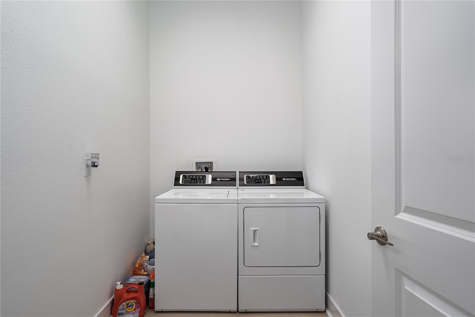 PARRISH LAKES - Residential Lease