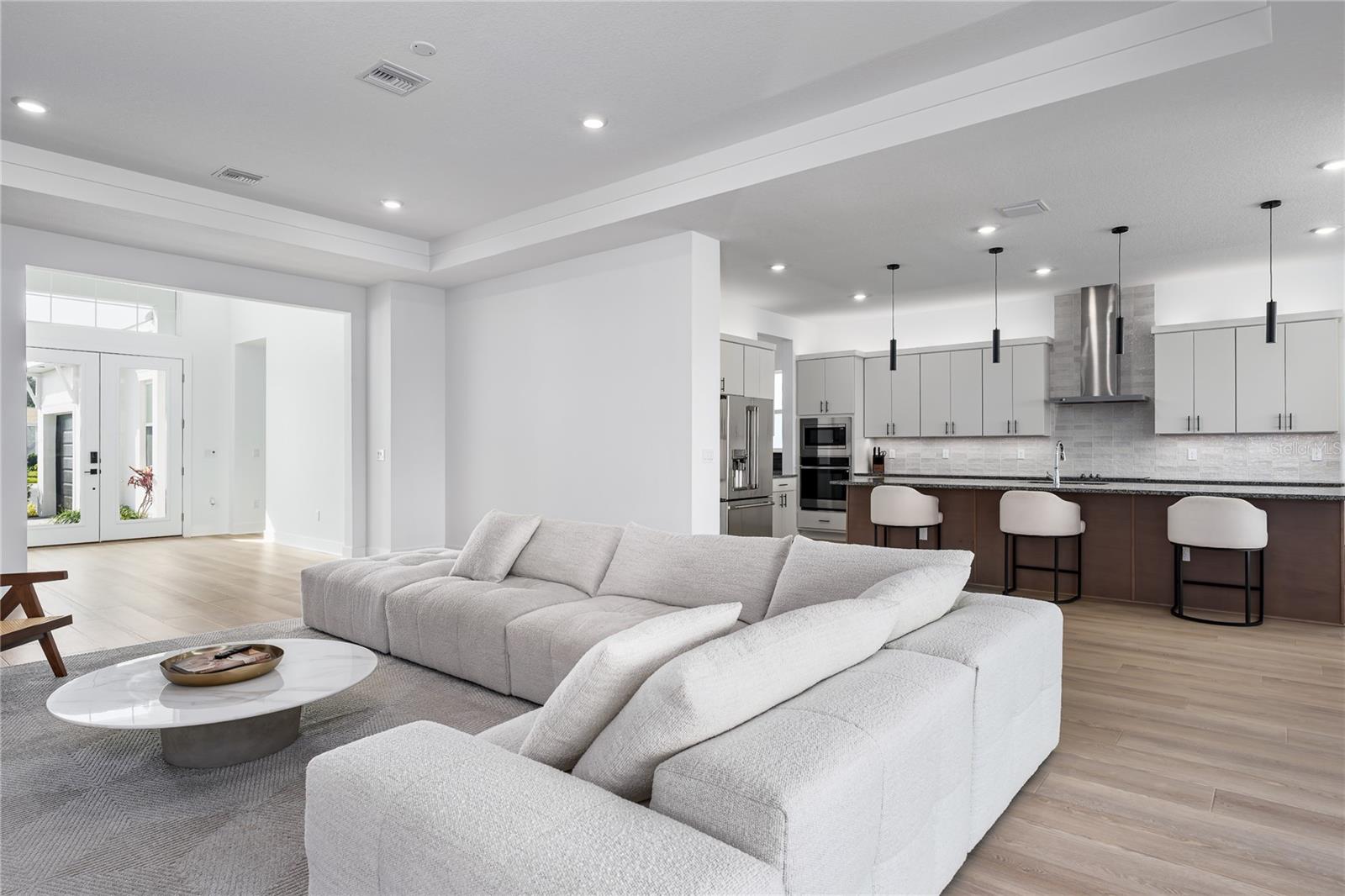 PARRISH LAKES - Residential Lease