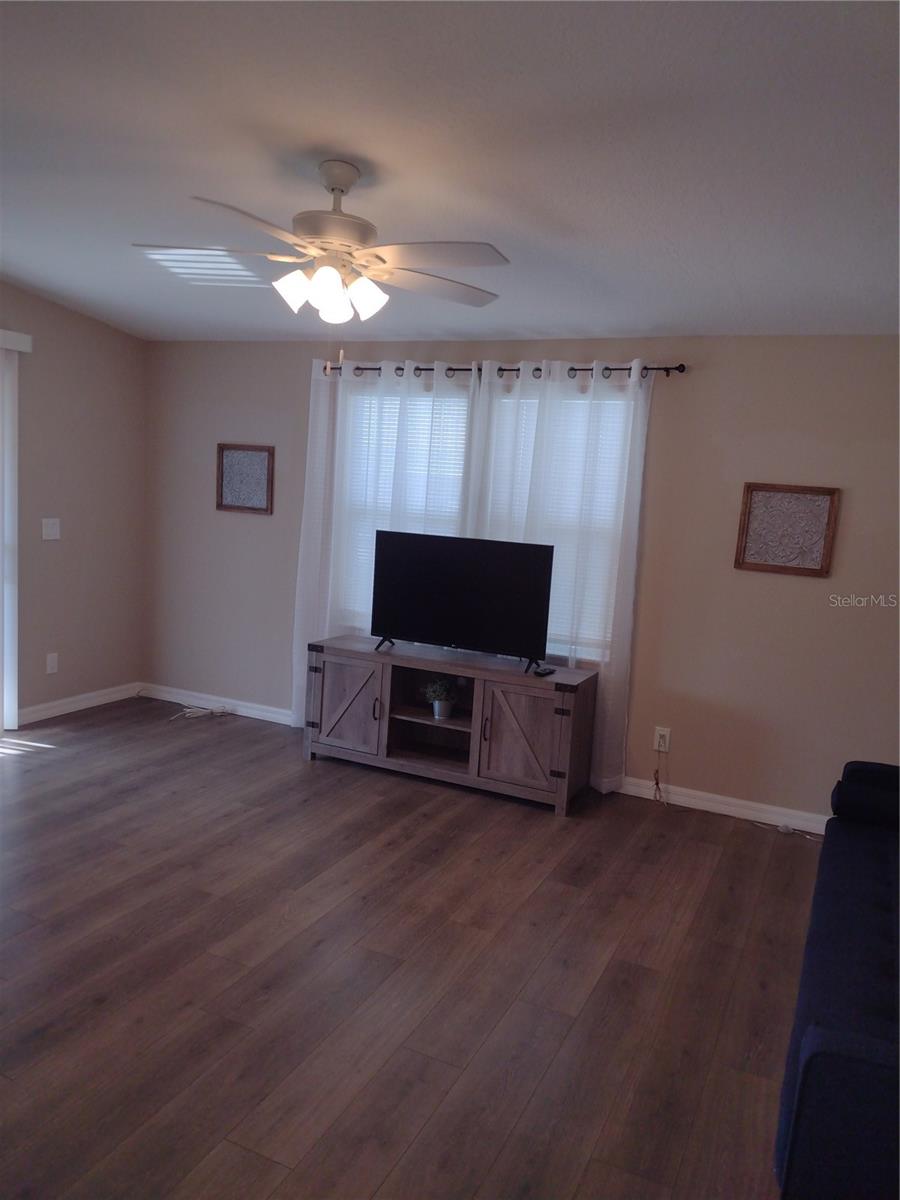 LADY LAKE ORANGE BLOSSOM GARDENS UNIT 09 - Residential Lease