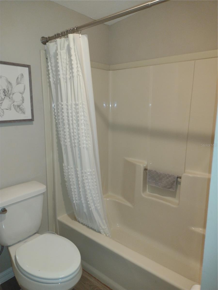 LADY LAKE ORANGE BLOSSOM GARDENS UNIT 09 - Residential Lease