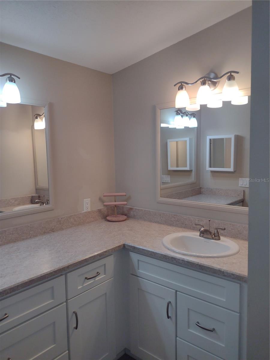 LADY LAKE ORANGE BLOSSOM GARDENS UNIT 09 - Residential Lease