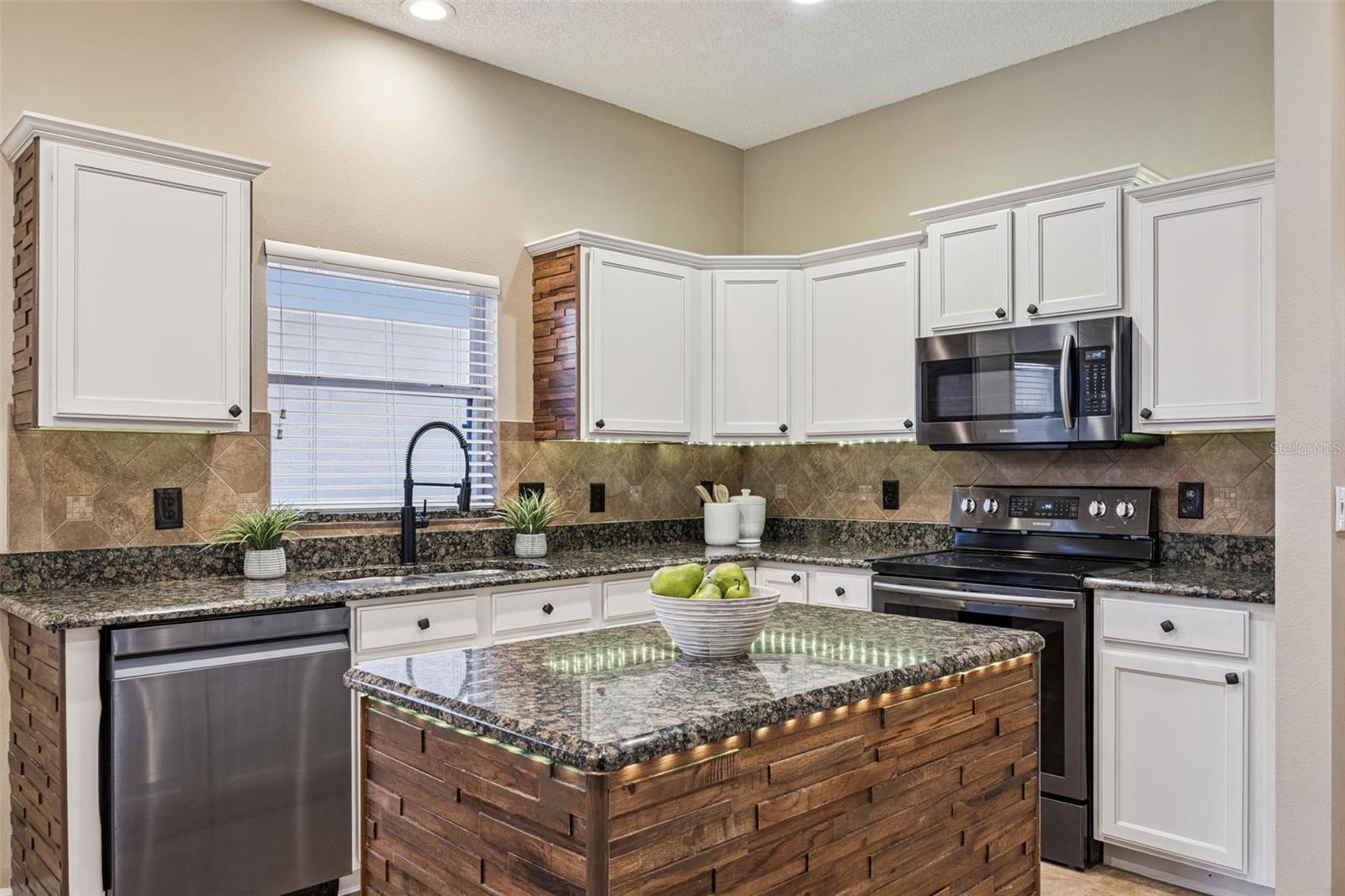 NORTHSHORE/LK HART PRCL 07-PH 02 - Residential