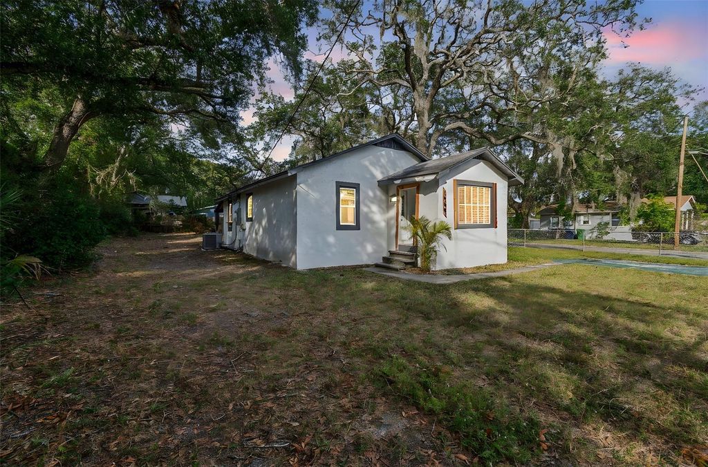 Photo of 1606 E Chelsea Street, Tampa, FL 33610 (MLS # TB8463292)