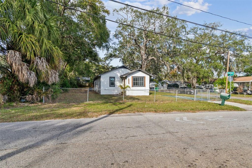Photo of 1606 E Chelsea Street, Tampa, FL 33610 (MLS # TB8463292)