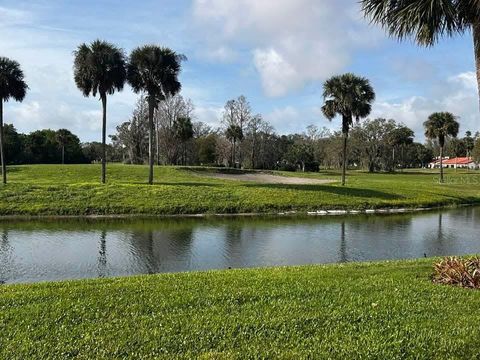 A home in LAKE WALES